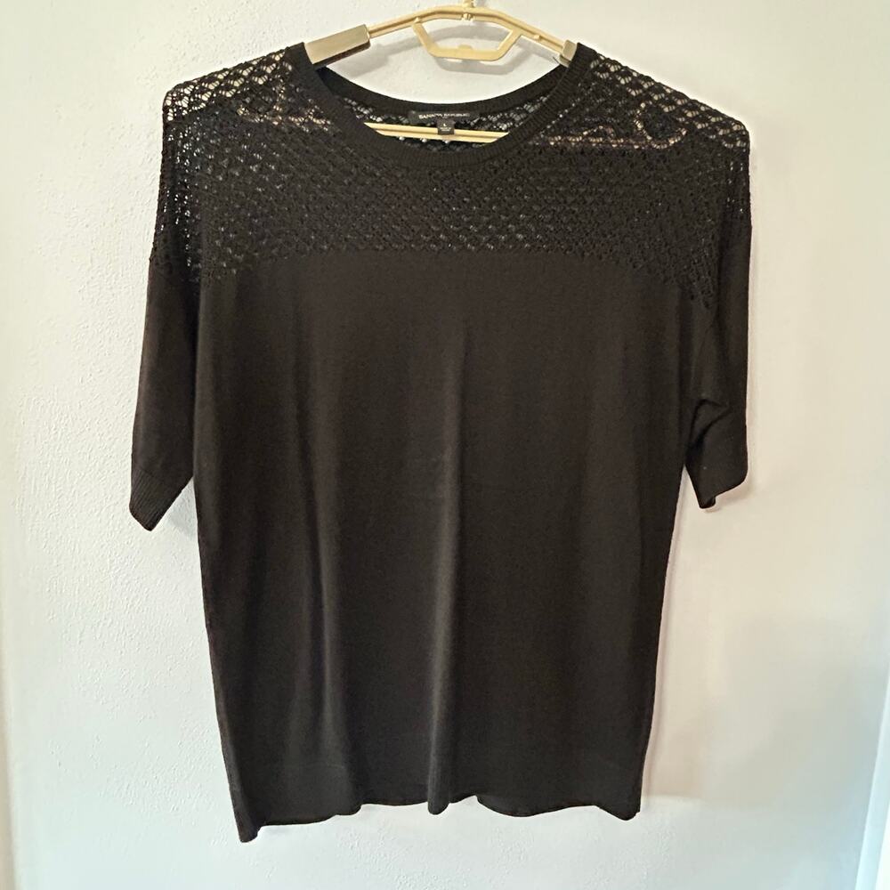 Banana Republic Short Sleeve Black Sweater with Crochet Top Women's Sz L